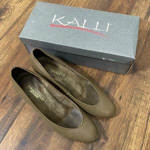 Authentic vintage shoes low heel pumps